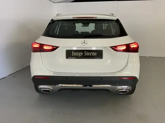 Mercedes-Benz GLA 220