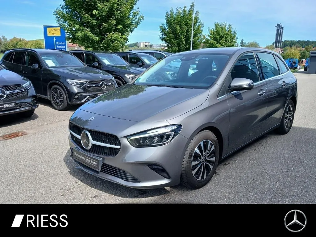 Mercedes-Benz B 180