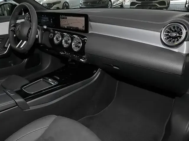 Mercedes-Benz CLA 200