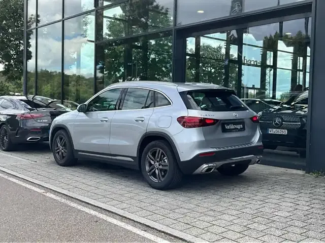 Mercedes-Benz GLA 200
