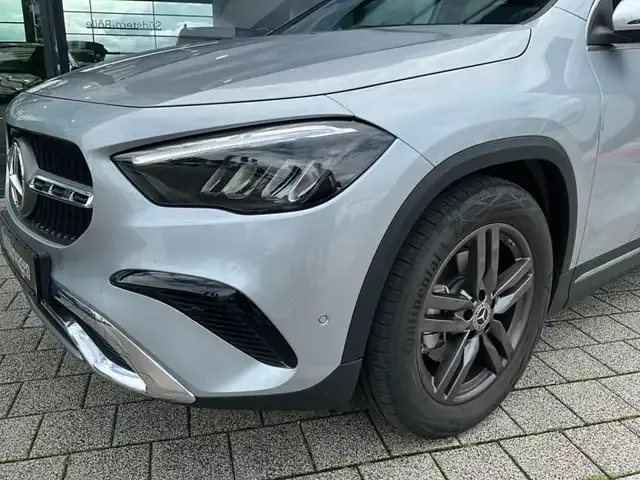 Mercedes-Benz GLA 200
