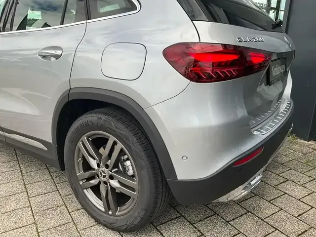 Mercedes-Benz GLA 200