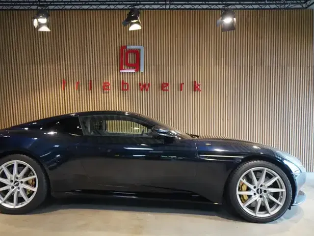 Aston Martin DB11