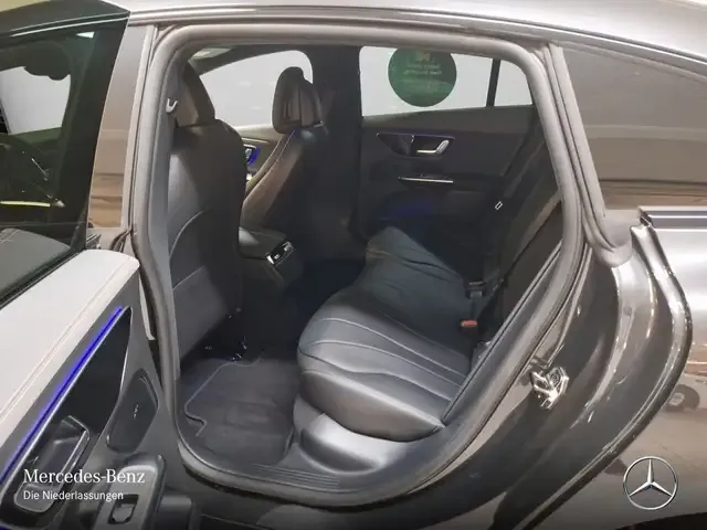 Mercedes-Benz EQE 300
