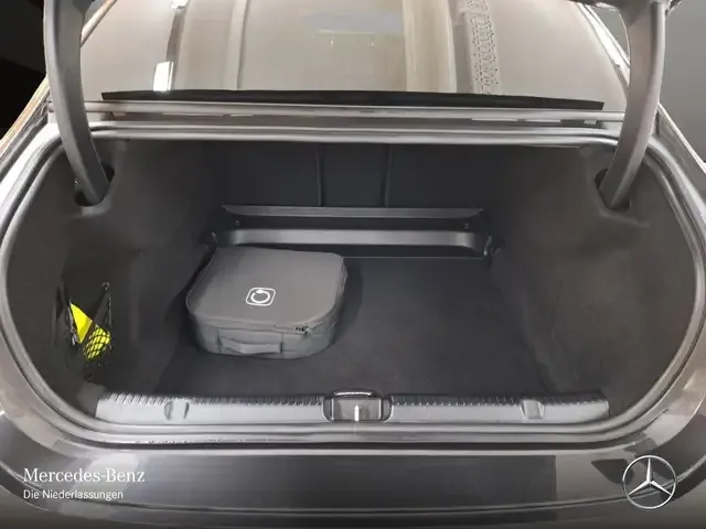 Mercedes-Benz EQE 300