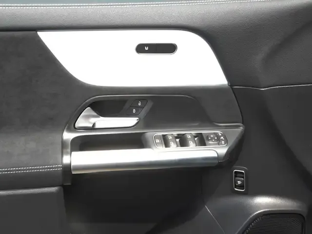 Mercedes-Benz GLA 220