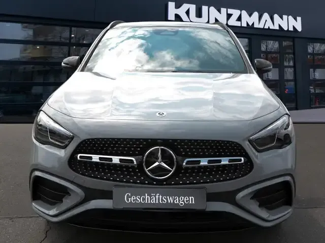 Mercedes-Benz GLA 220