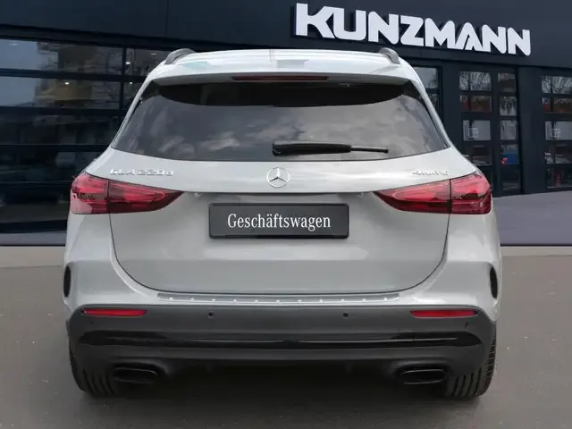 Mercedes-Benz GLA 220