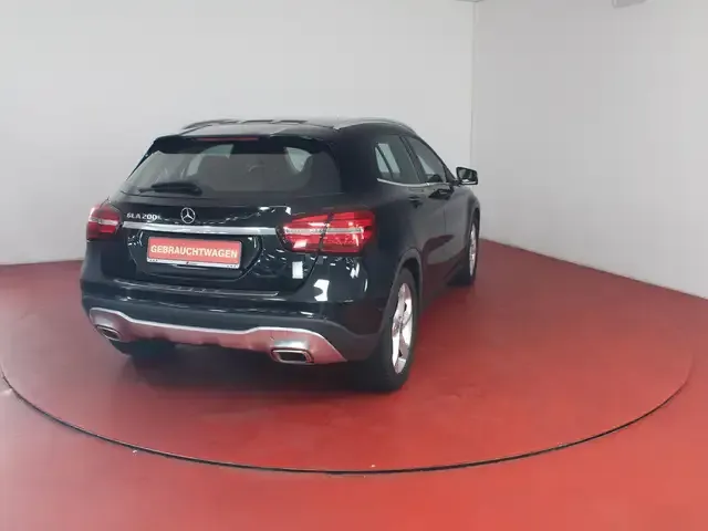 Mercedes-Benz GLA 200