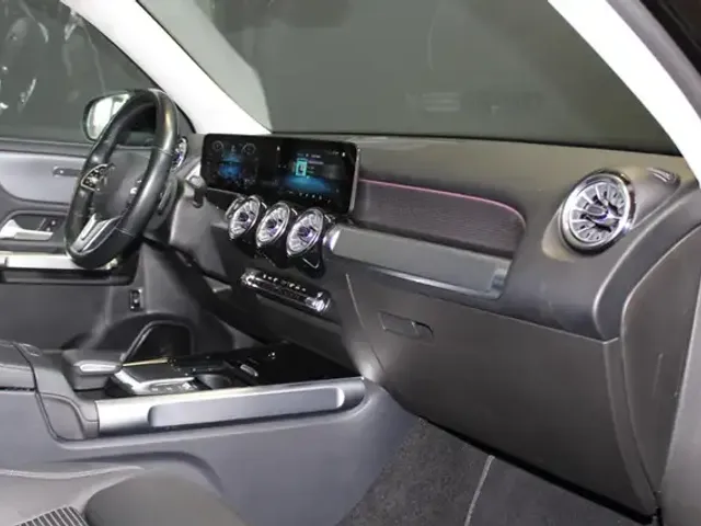 Mercedes-Benz GLB 200