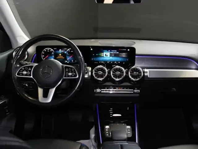 Mercedes-Benz GLB 200