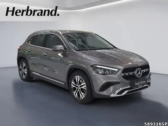 Mercedes-Benz GLA 220