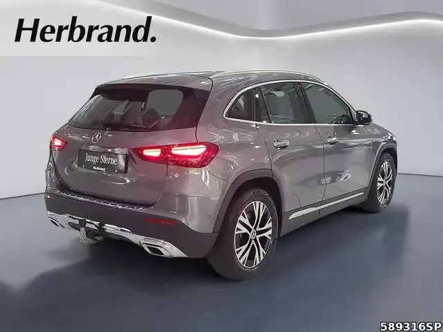 Mercedes-Benz GLA 220