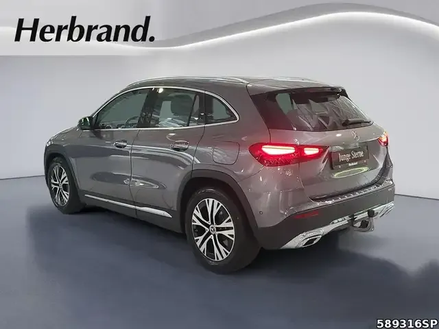 Mercedes-Benz GLA 220