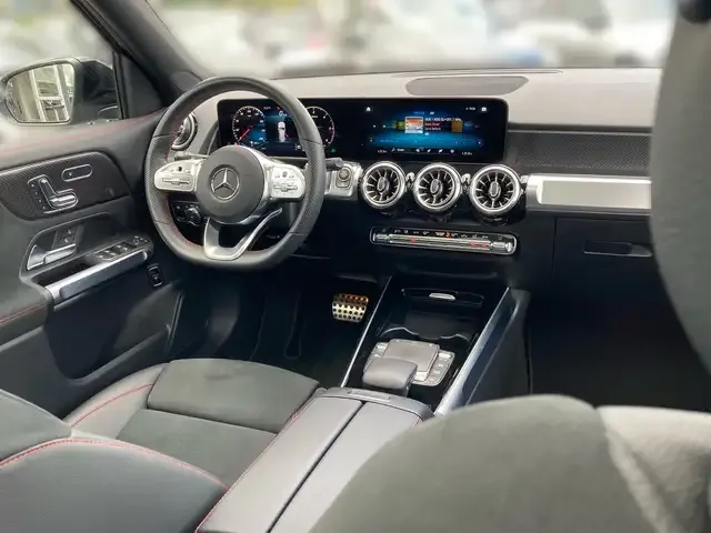 Mercedes-Benz GLB 220
