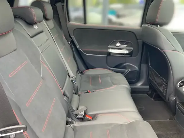 Mercedes-Benz GLB 220
