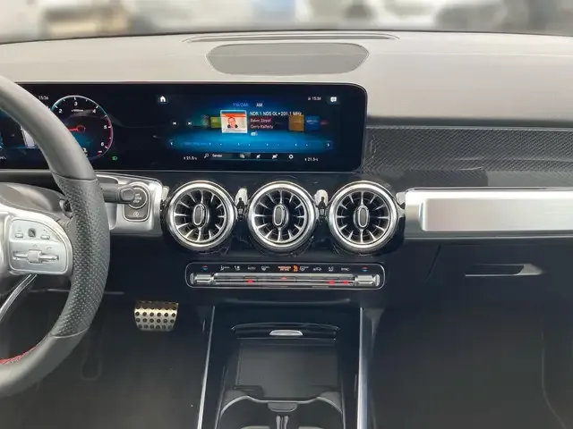 Mercedes-Benz GLB 220