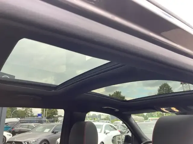Mercedes-Benz GLB 220