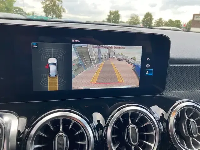 Mercedes-Benz GLB 220