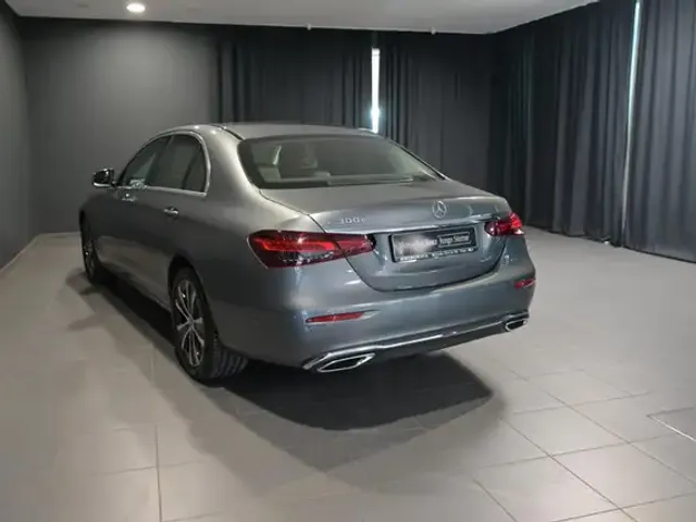 Mercedes-Benz E 300