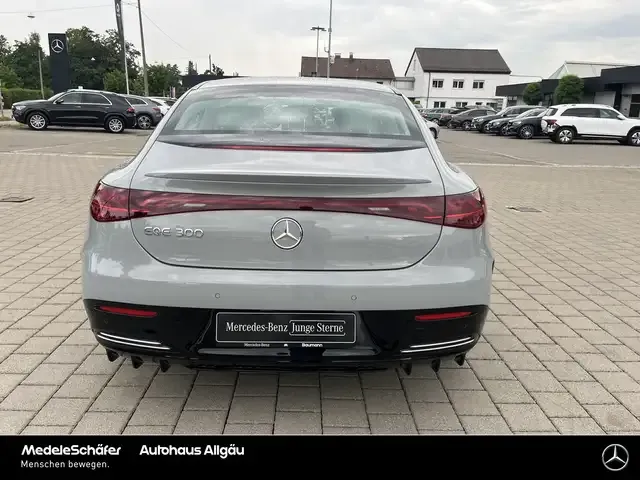 Mercedes-Benz EQE 300