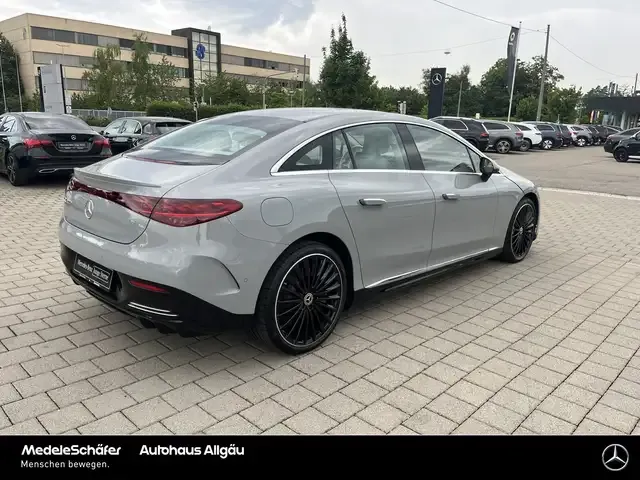 Mercedes-Benz EQE 300