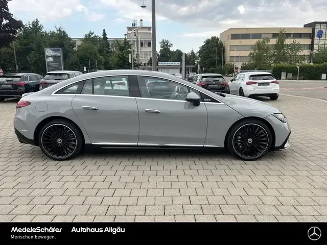 Mercedes-Benz EQE 300
