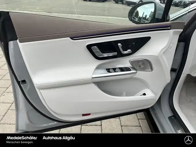 Mercedes-Benz EQE 300