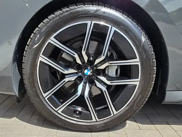 BMW 740