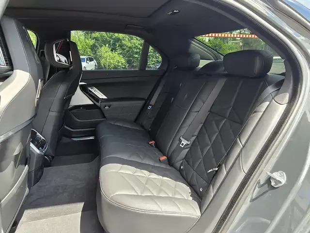 BMW 740