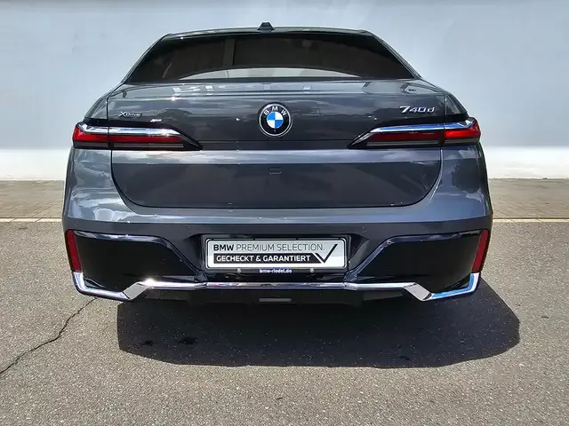 BMW 740
