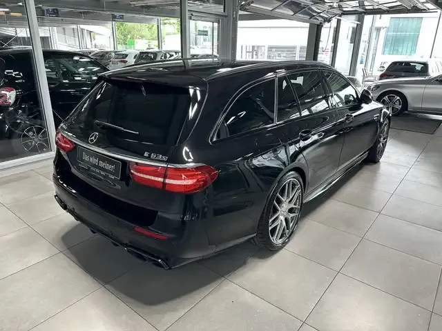 Mercedes-Benz E 63 AMG