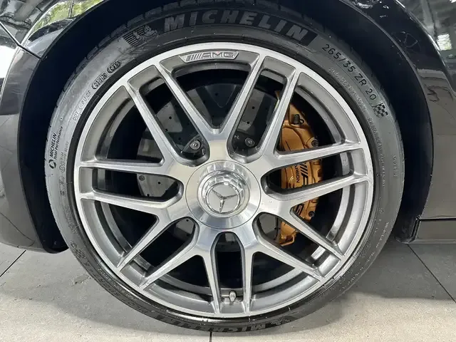 Mercedes-Benz E 63 AMG