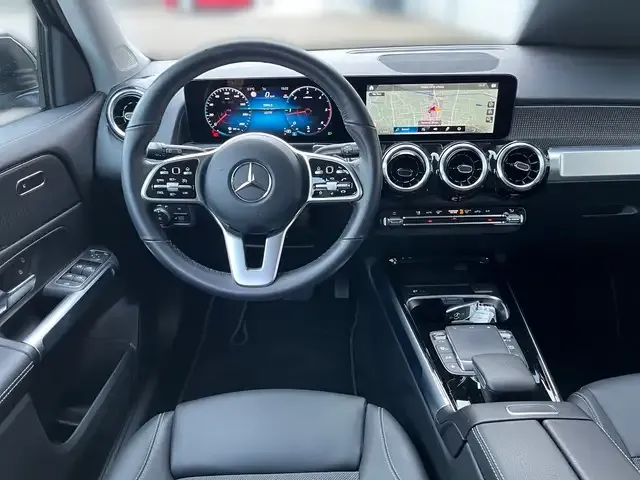 Mercedes-Benz GLB 220