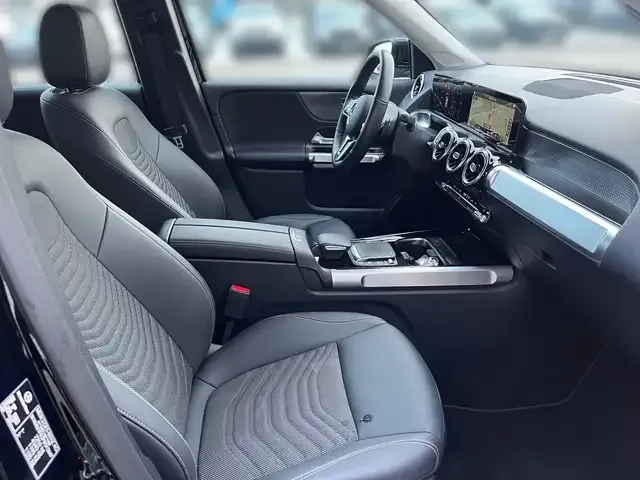 Mercedes-Benz GLB 220