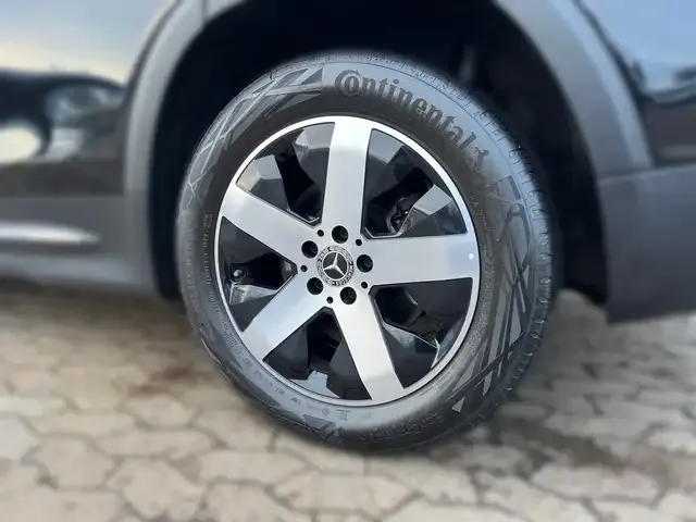 Mercedes-Benz GLB 220