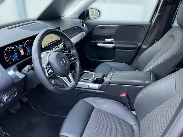 Mercedes-Benz GLB 220