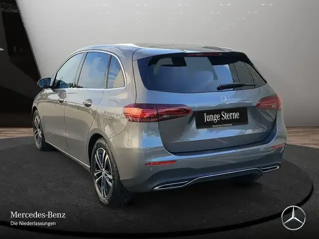 Mercedes-Benz B 220