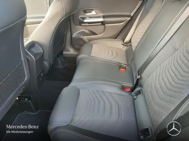 Mercedes-Benz B 220