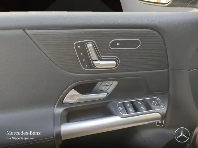 Mercedes-Benz B 220