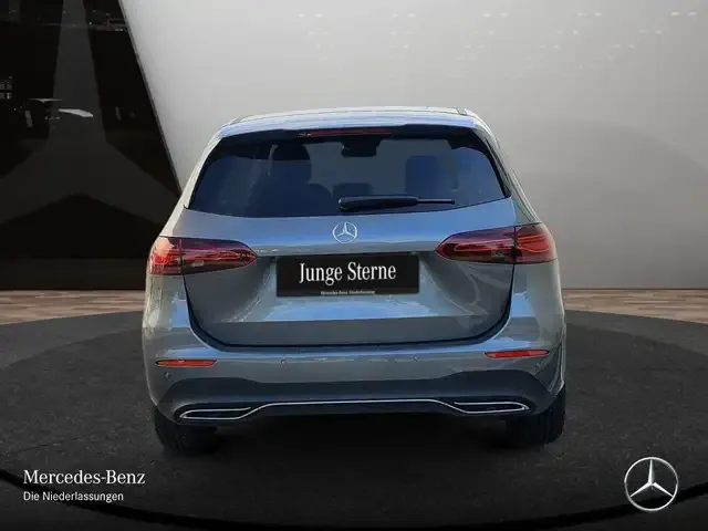 Mercedes-Benz B 220