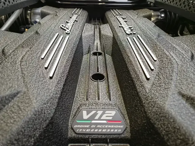 Lamborghini Revuelto