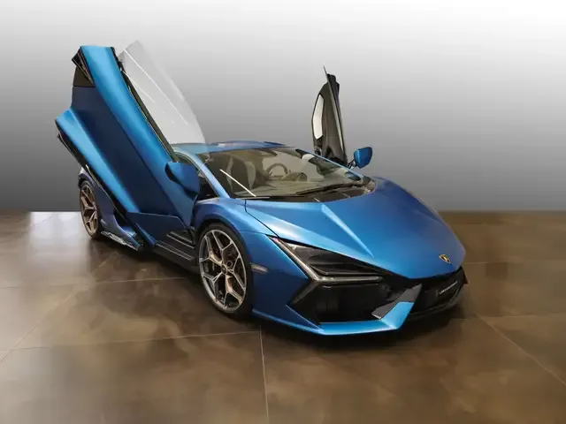 Lamborghini Revuelto