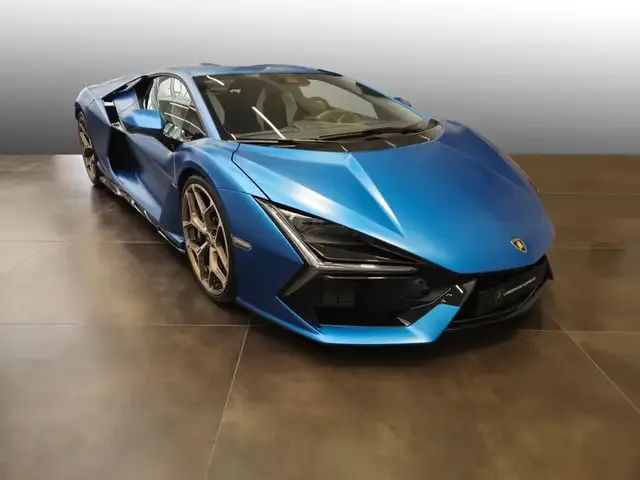 Lamborghini Revuelto