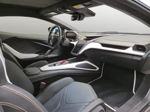 Lamborghini Revuelto