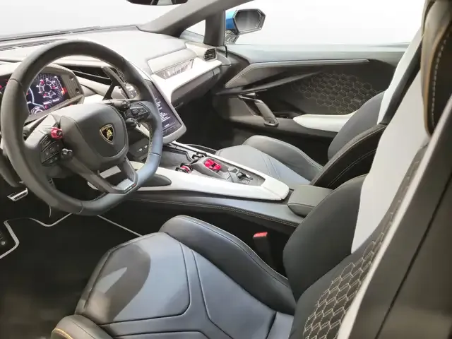 Lamborghini Revuelto