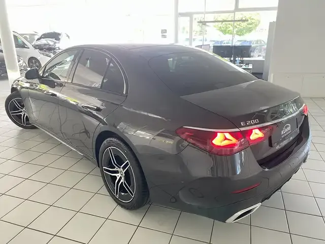 Mercedes-Benz E 200
