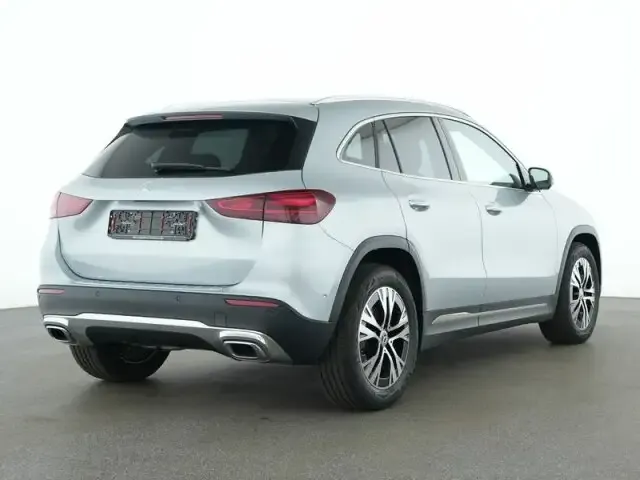 Mercedes-Benz GLA 180