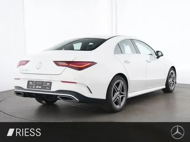 Mercedes-Benz CLA 200