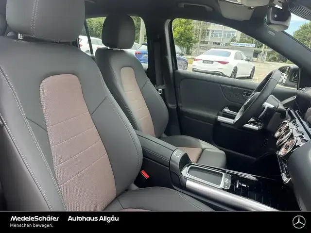 Mercedes-Benz EQA 300